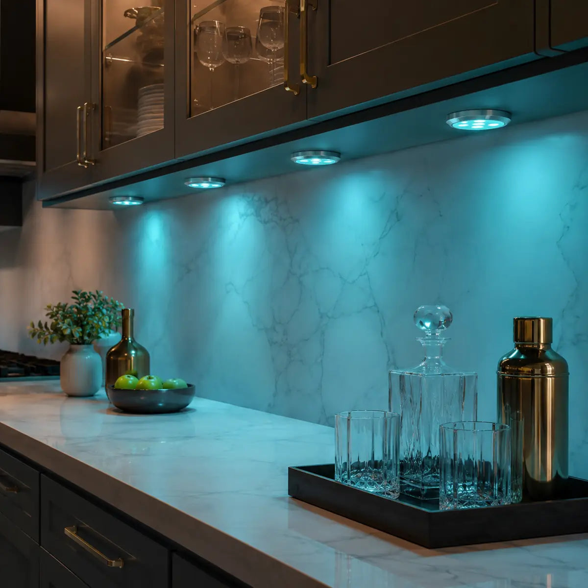 Spots LED RGB WiFi sous meuble Tuya - 12 V, contrôle par application et voix, intensité variable