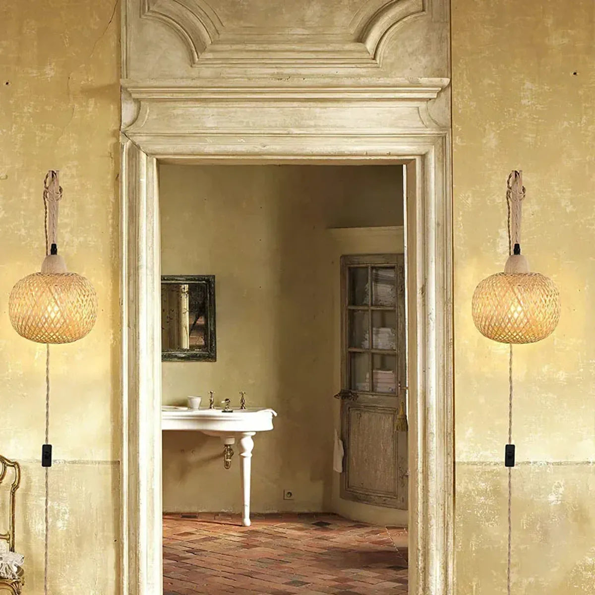 Handgefertigte, naturnahe Laternen-Wandleuchte – aus Bambus- oder Hanfseil, E26/E27, Holzhalterung, verstellbar