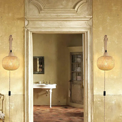 Handgefertigte, naturnahe Laternen-Wandleuchte – aus Bambus- oder Hanfseil, E26/E27, Holzhalterung, verstellbar