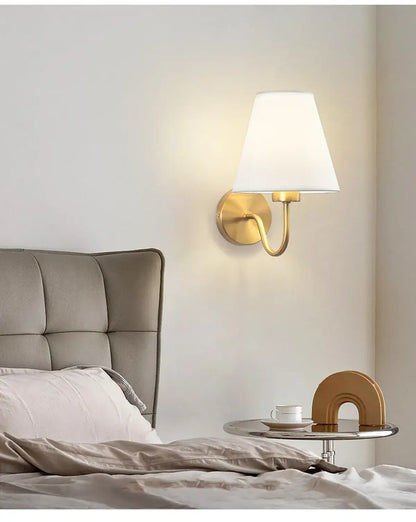 Nordische Stoffwandleuchte – Modernes Design aus Eisen und Stoff, E26/E27-Leuchtmittel, eleganter Schwanenhals, Festanschluss