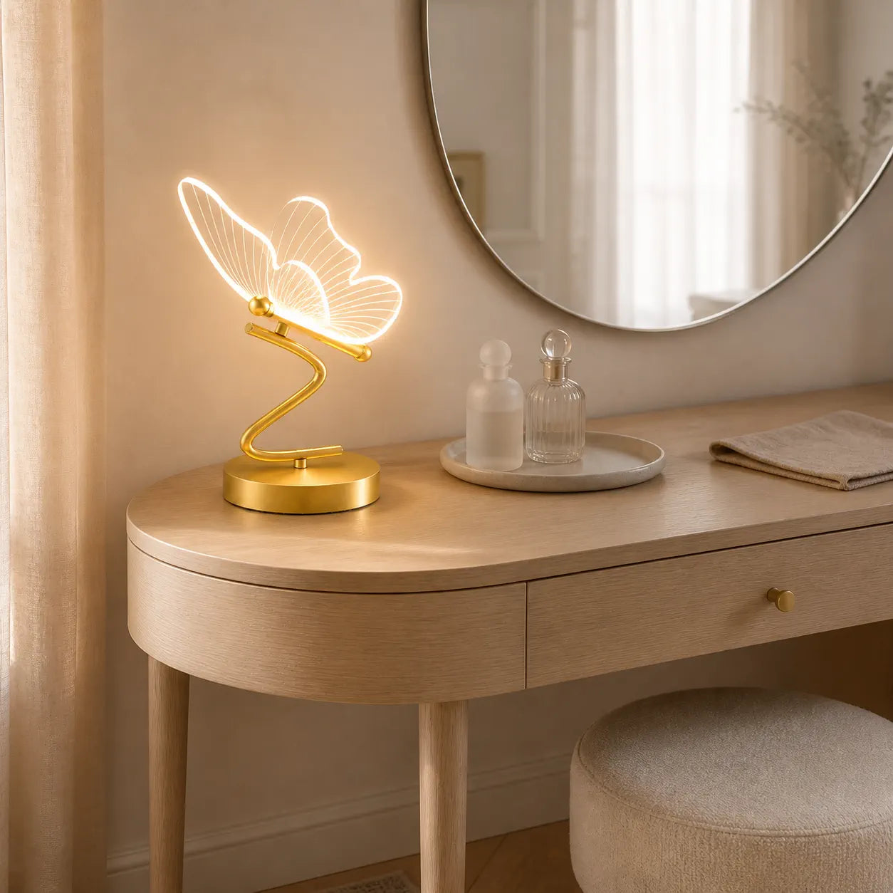 Nordische LED-Tischleuchte „Goldener Schmetterling“ – Dreifarbig, für Nachttisch und Schreibtisch