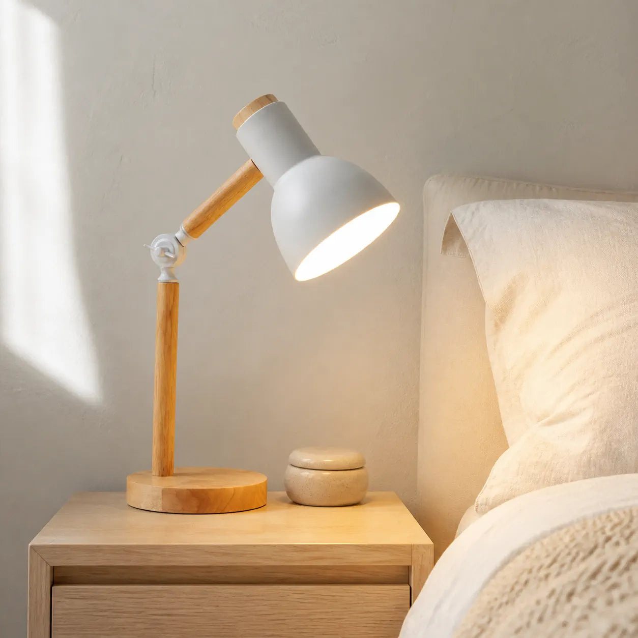 Nordische LED-Tischleuchte aus Holz – 5 Farben, drehbarer Kopf, E26/E27, verschiedene Steckeroptionen
